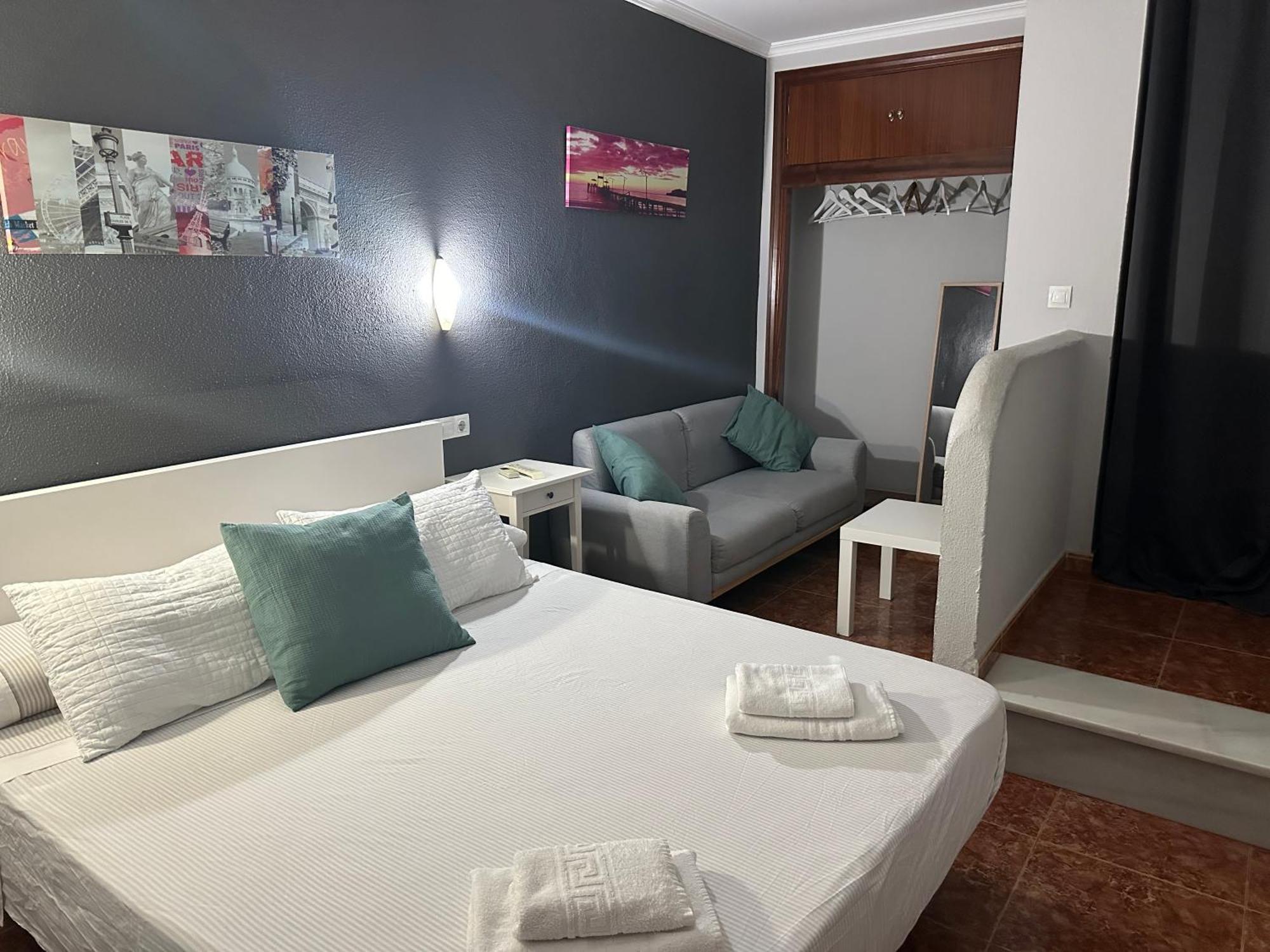 Hostal Tarik Hotel Tarifa Bagian luar foto