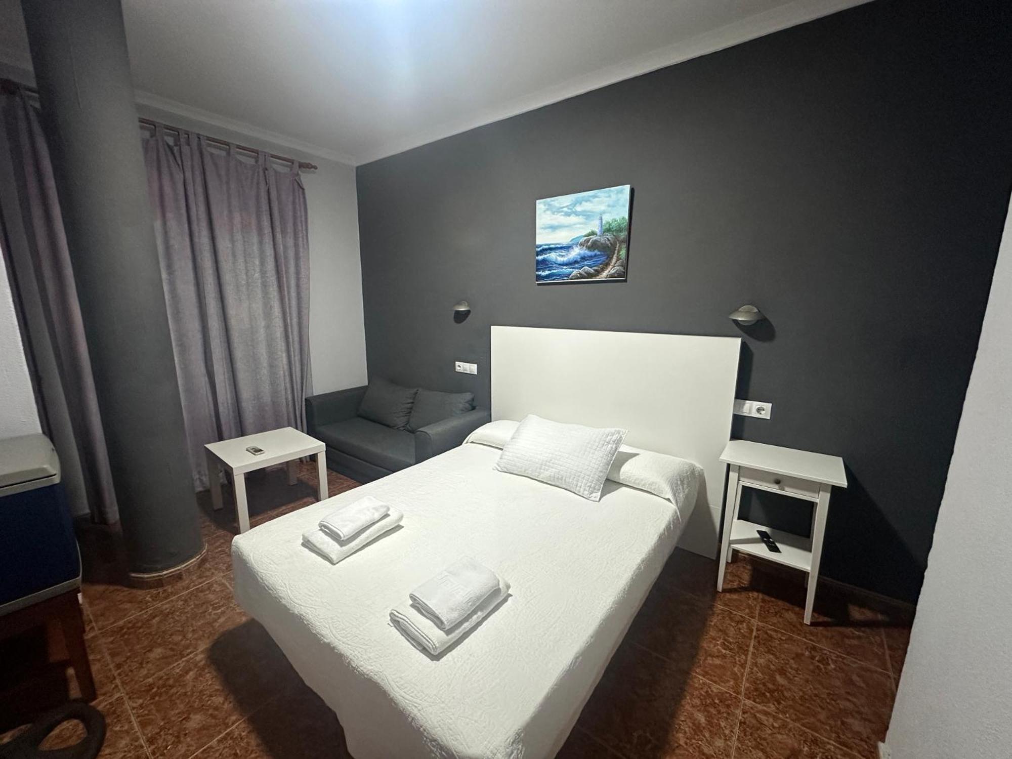 Hostal Tarik Hotel Tarifa Bagian luar foto