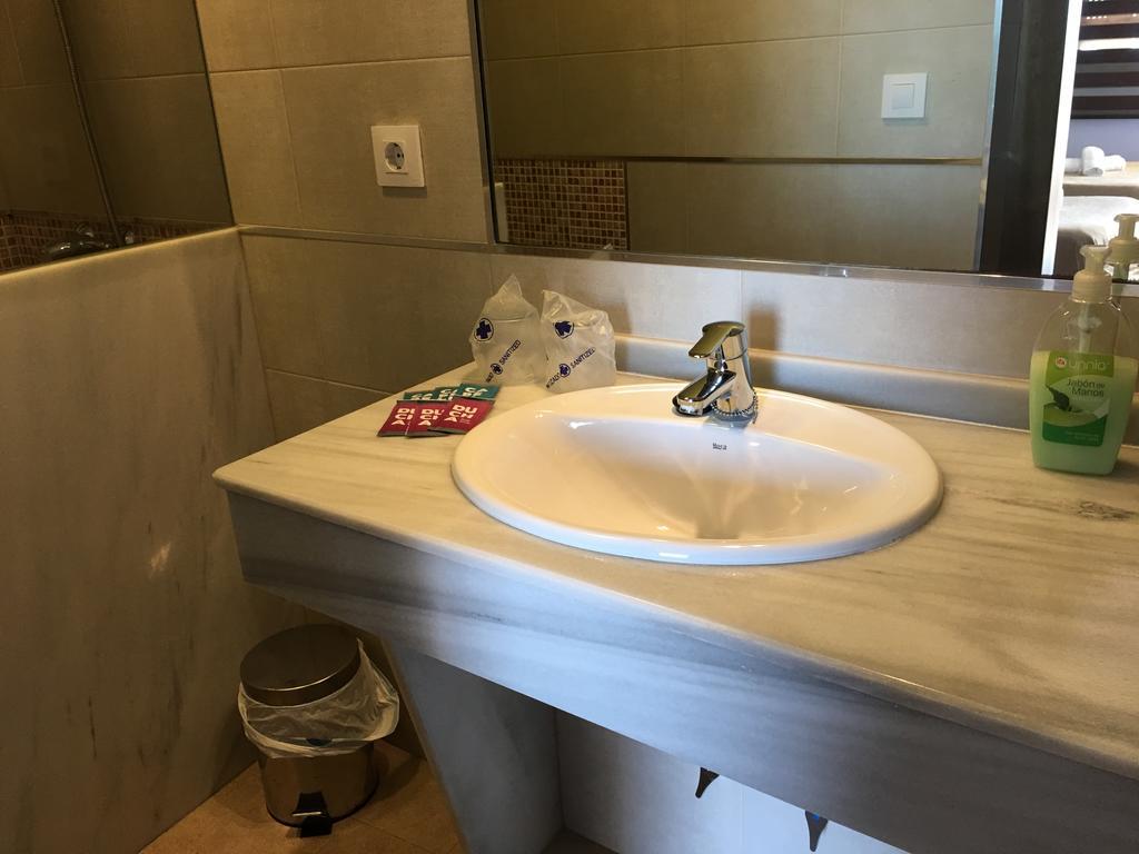 Hostal Tarik Hotel Tarifa Bagian luar foto