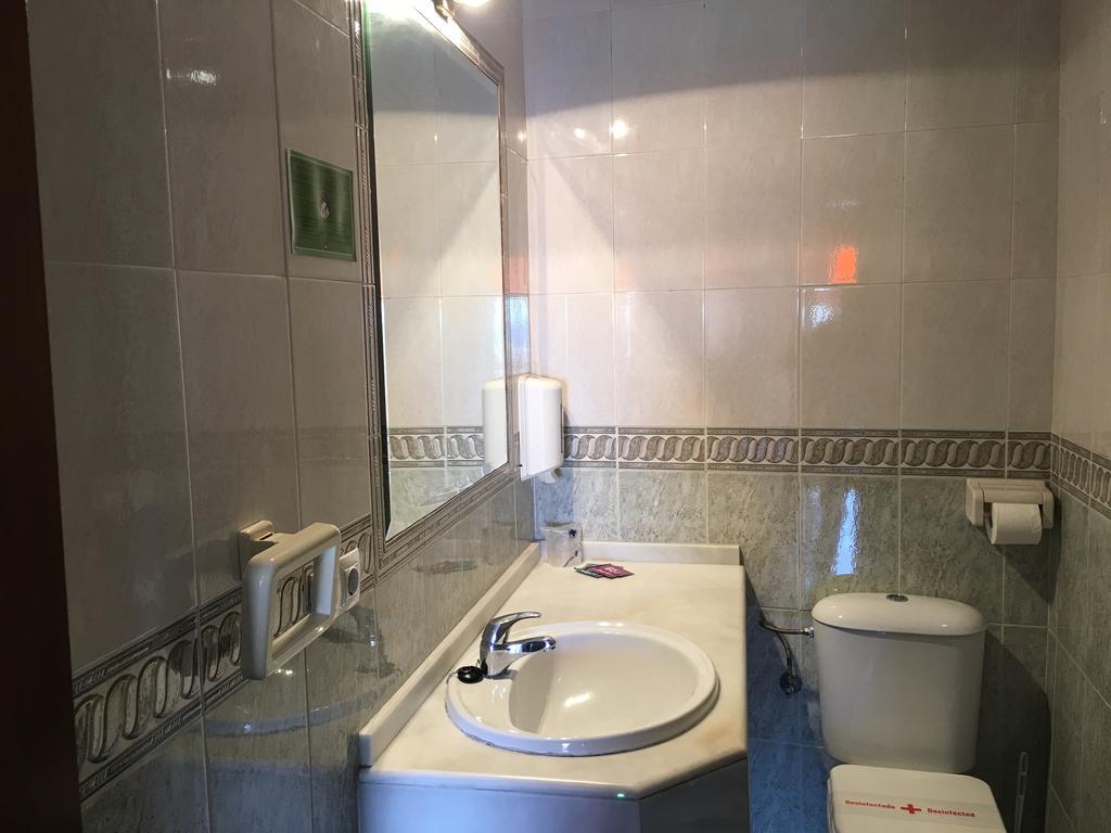 Hostal Tarik Hotel Tarifa Bagian luar foto
