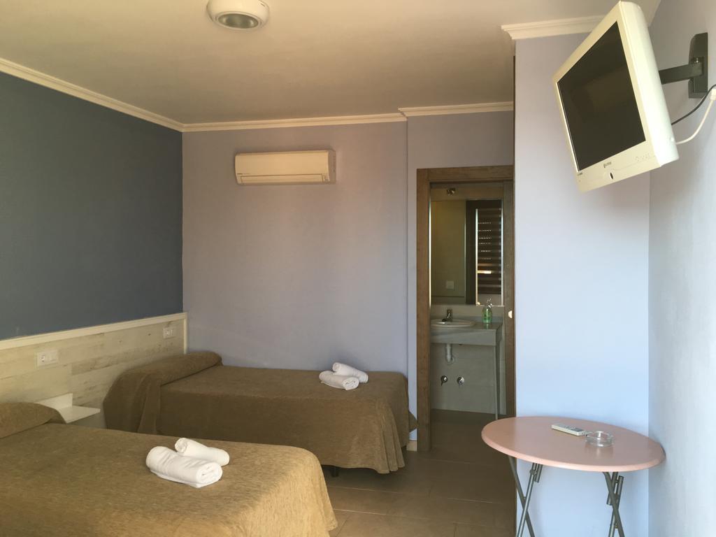 Hostal Tarik Hotel Tarifa Bagian luar foto