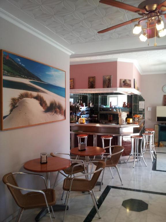 Hostal Tarik Hotel Tarifa Bagian luar foto